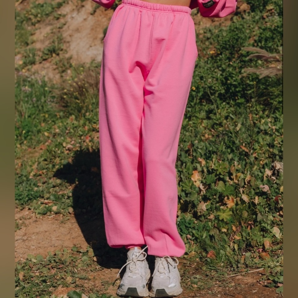Daily Drills Joggers in Cheeks Pink